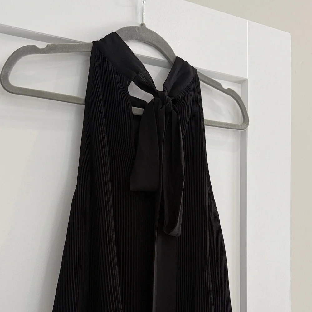 Chic Black Sleeveless Tank Top - Picture 6 of 7